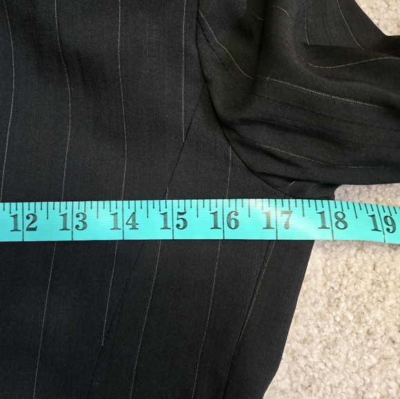 FRANCO MIRABELLI Black Pinstripe Lightweight Wool Blazer. Size 4 - Picture 11 of 13